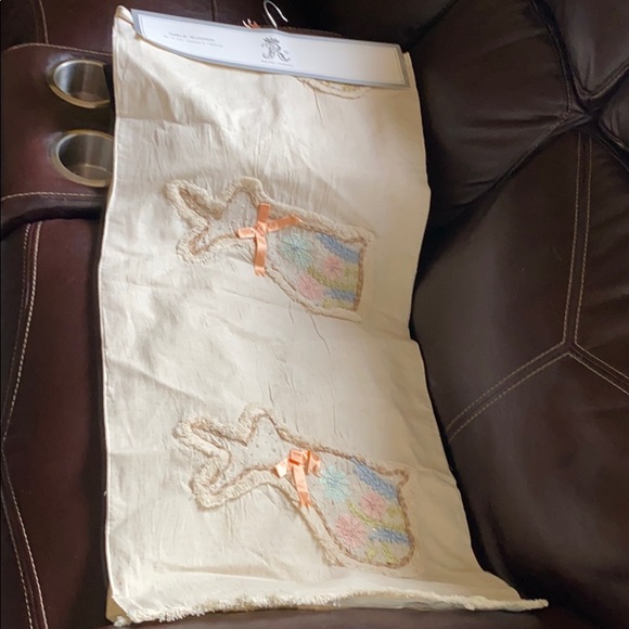 Spring Collection Table Runner - Picture 4 of 7